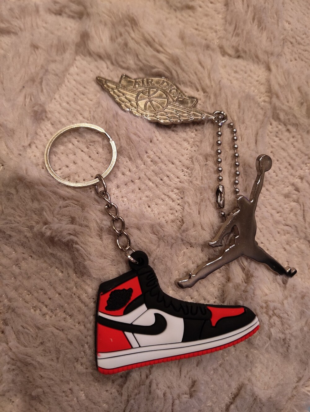 Two Keychains Air Jordan 1 and Air Door Key Chain Set Red Black Silver New